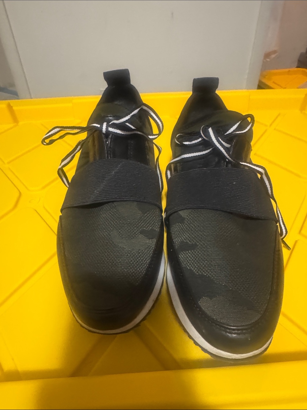 Steve Madden green and black camo Women's tie up Sneakers